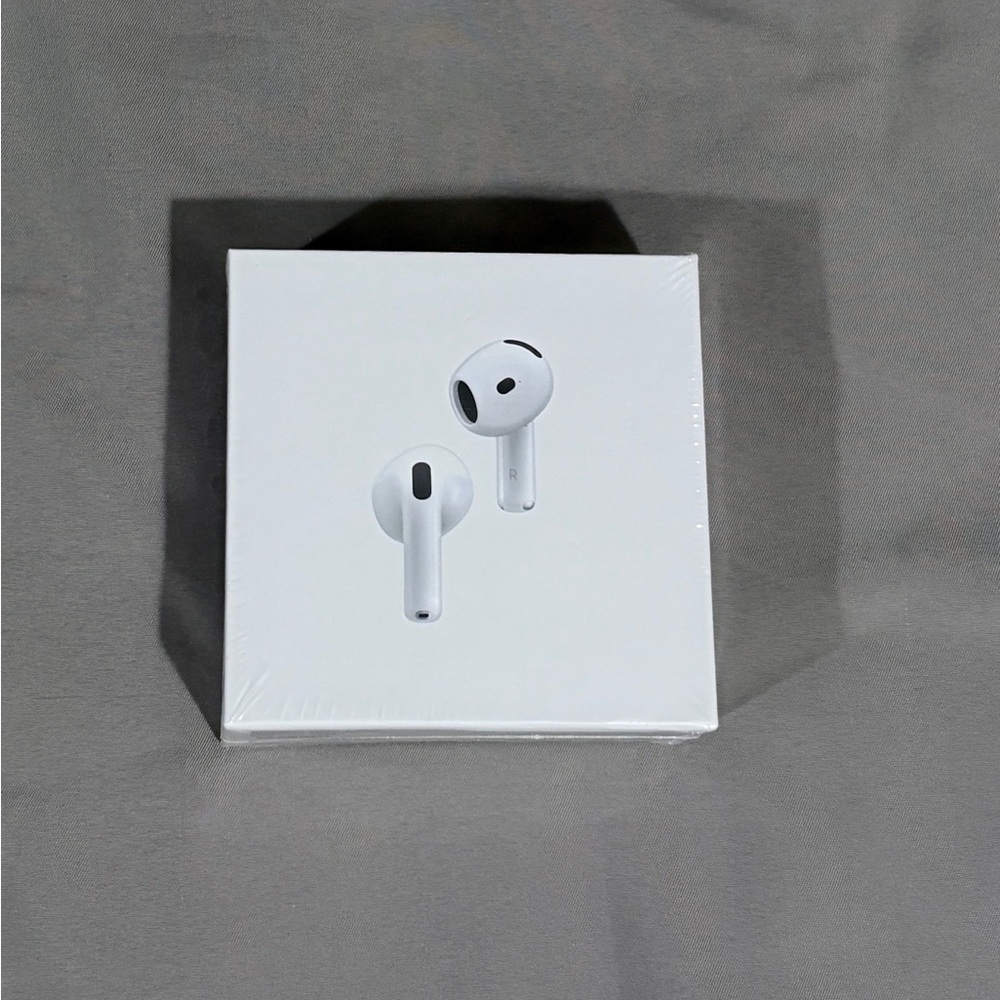 Apple AirPods in Classic White
